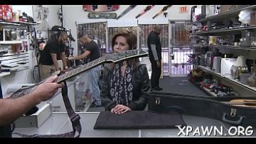 Dilettante gets some money to display us her hawt moves