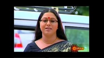 Mallu Serial Actress Lakshmi Priya abdomen button thru Saree