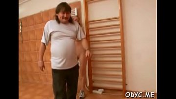 Lean inexperienced fuckslut gets munched and rails an older schlong frantically